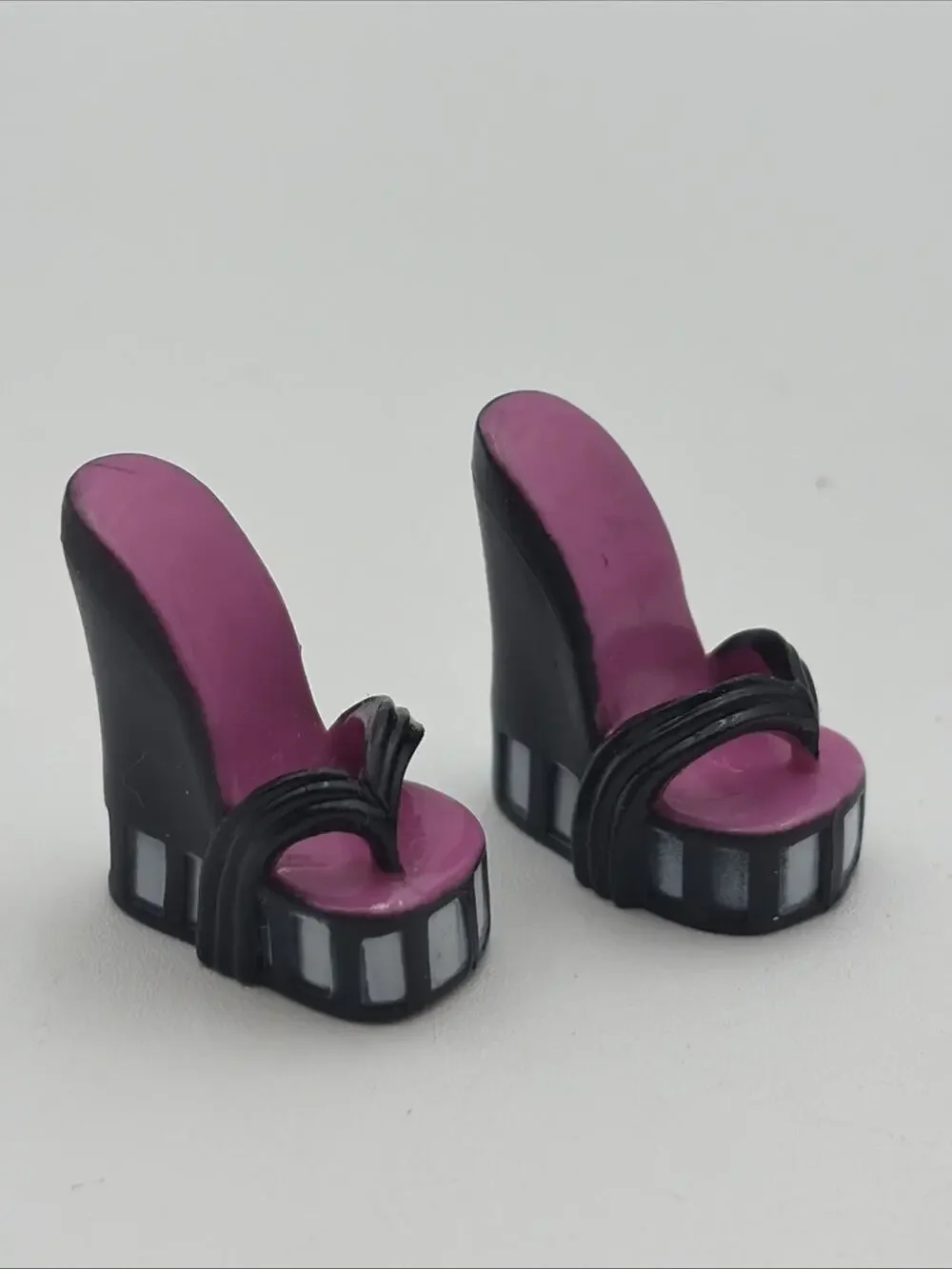 Monster High Lagoona Blue 1st Wave Pink/Black Shoes Boots Wedge Heels Original